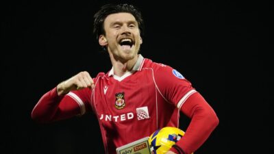 Wrexham, Coventry’nin Unutulmaz Serisini Sonlandırdı: Kieffer Moore’un Hat Trick’i Wrexham’ın