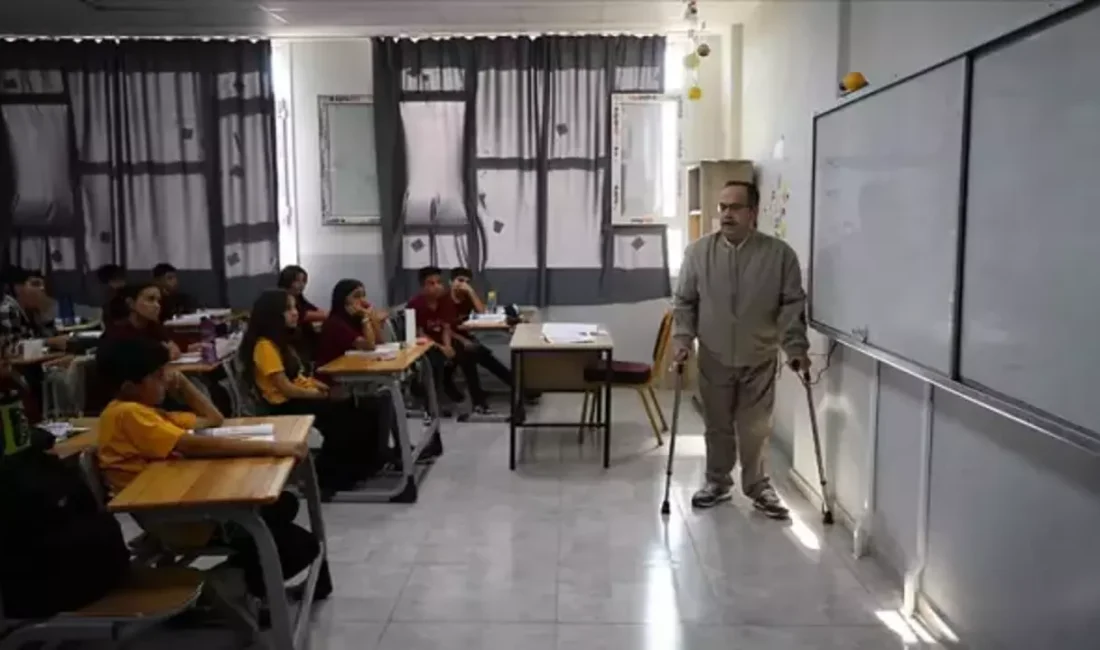 Yürümekte Zorluk Çeken Öğretmen: Hayallerini Gerçekleştiriyor Engelleri Aşarak Eğitim Alanında