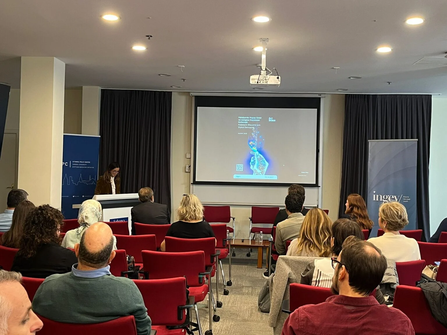 Yapay Zekâ İle Ekonomik Dönüşüm: Türkiye Kurlar Ve Enflasyonda Sıçrayabilir Mi? Yapay zekâ ve Türkiye’nin geleceği: Eşitsizlik derinleşebilir mi, dijital sıçrama mümkün mü?