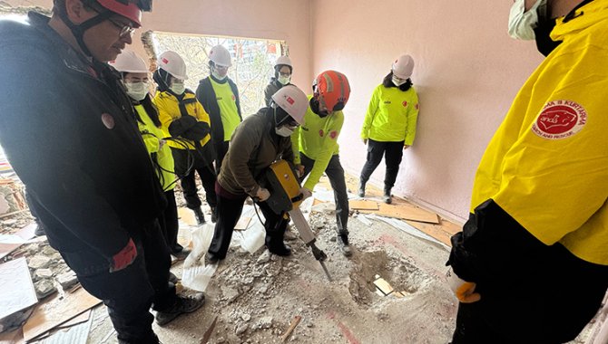 Tunceli’de üniversite Öğrencilerine Afet Farkındalığı Eğitimi 800 Öğrenciye Eğitim Verildi