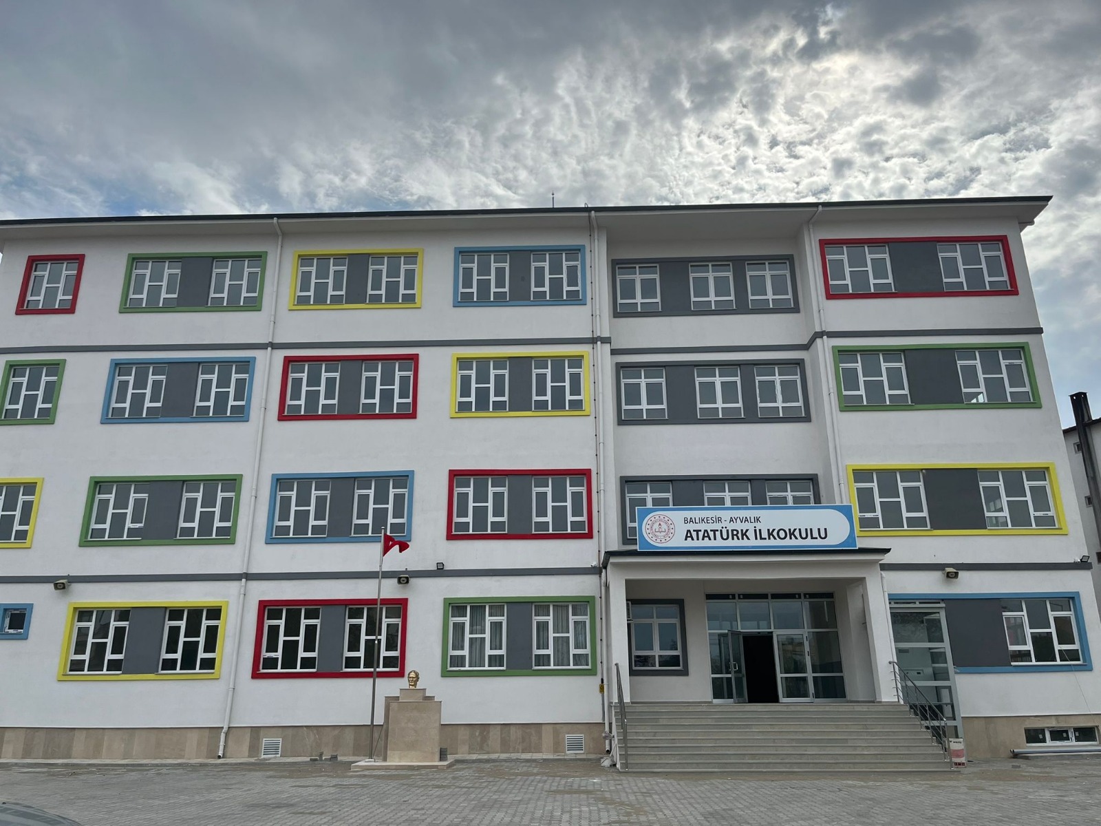 1765221540 Ayvalik Ataturk Ilkokulu Yeni Atama Donemiyle Egitimde Yeniliklere Adim Atti