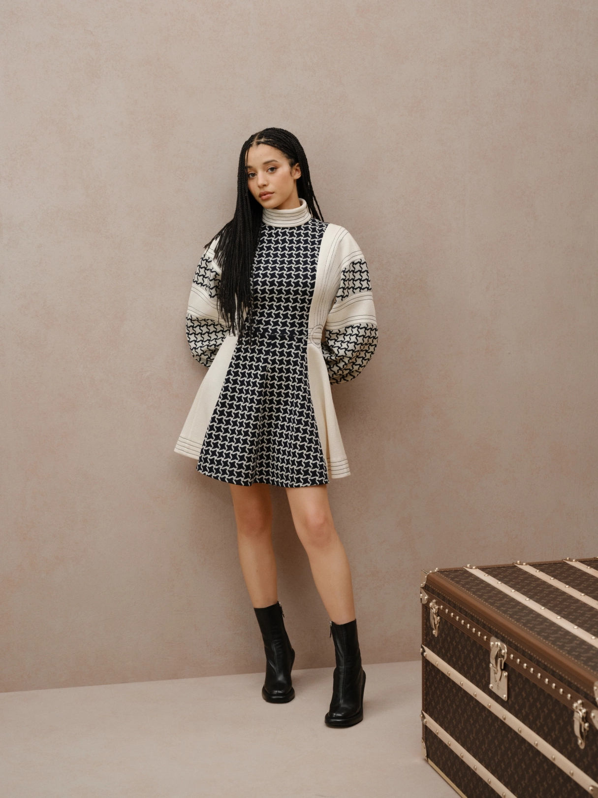 Louis Vuitton'un Yeni Yüzü, Max Mara'nın Şaşırtan 2027 Defilesi! 1765829896 Louis Vuittonun Yeni Yuzu Max Maranin Sasirtan 2027 Defilesi