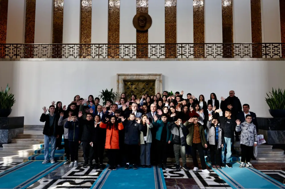 76 Öğrenci Gazi Meclisi'nde Gelecek İçin Bir Araya Geldi! 76 Ogrenci Gazi Meclisinde Gelecek Icin Bir Araya Geldi.webp