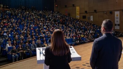 Festival Açılışında Renkli Görüntüler ve Flaş Gelişmeler Bu yılki festivalin