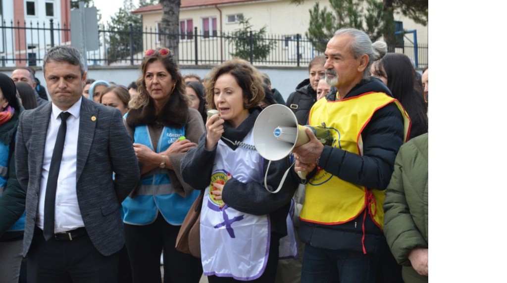Öğrenciler ve Veliler Anadolu Liselerine Sahip Çıkıyor Anadolu Liselerinin Kapatılmasına