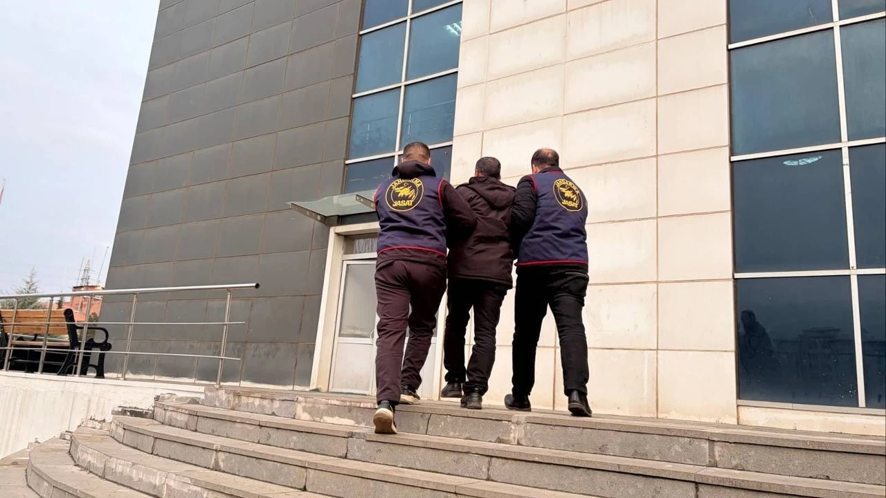 Bingöl'de Öğretmenlikte Umutsuzluğa Neden Olan 2 Zanlı Yakalandı Bingolde Ogretmenlikte Umutsuzluga Neden Olan 2 Zanli Yakalandi