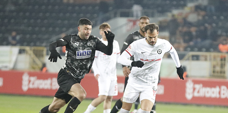 Corendon Alanyaspor, Türkiye Kupası’nda Çorum FK’yı 5-0 Geçerek Gruplara Yükseldi