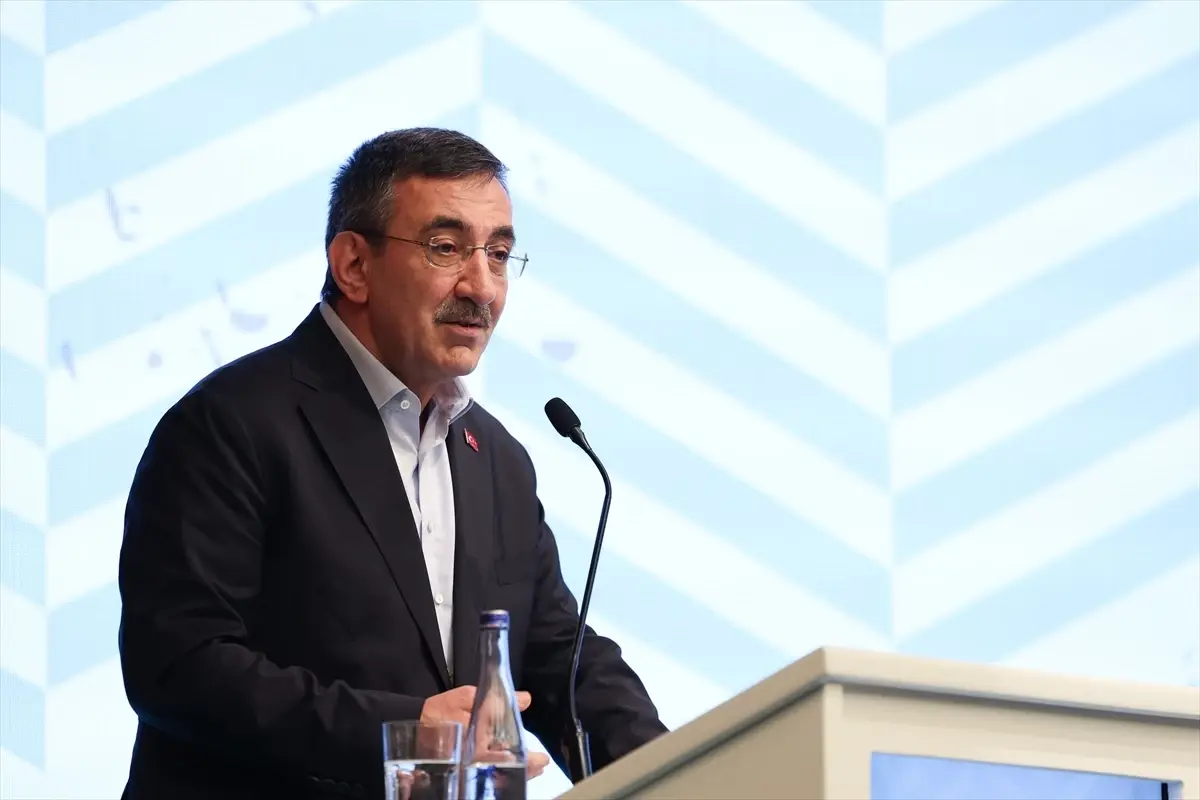 Gençlere Yönelik Çok Yönlü Politikalar: Türkiye Yüzyılı Vizyonu Cevdet Yılmaz