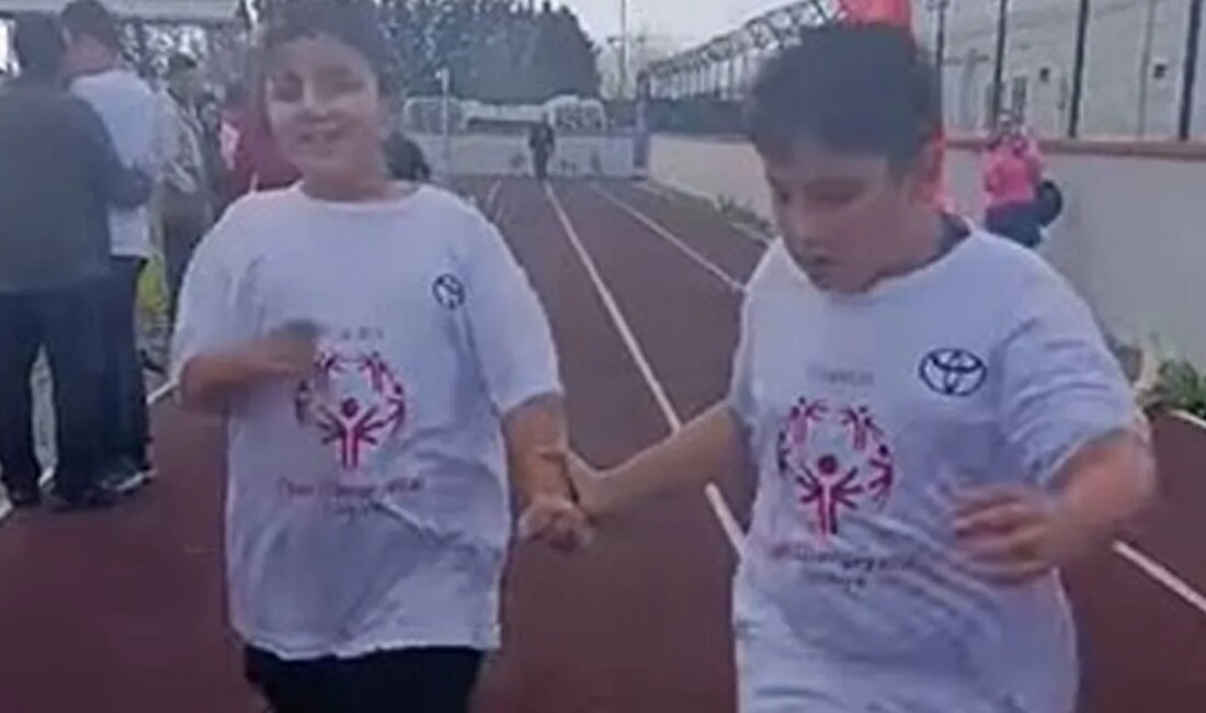 Silivri’de Özel Eğitim Öğrencisinden Tüyler Üürtücü Bir Dayanışma Örneği Koşu