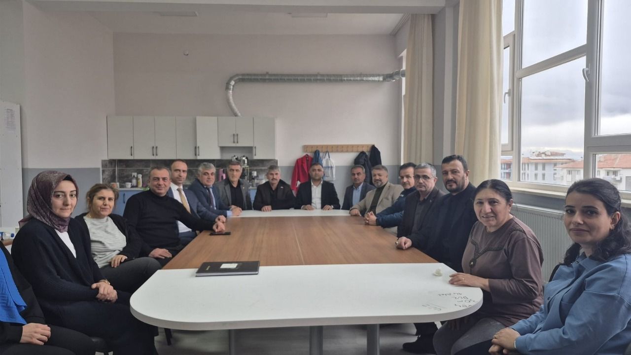 Eğitimde Linç Değil, Sağduyu Sağlanmalı: MEB ve Yeni Müfredat! 4 Eğitim Sendikası Malatya’da ‘Linç Değil, Sağduyu’ Dedi