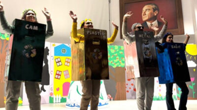 Kütahya Dumlupınar Üniversitesi Öğrencilerinin Tiyatro Gösterisi Büyük İlgi Gördü Eğitim