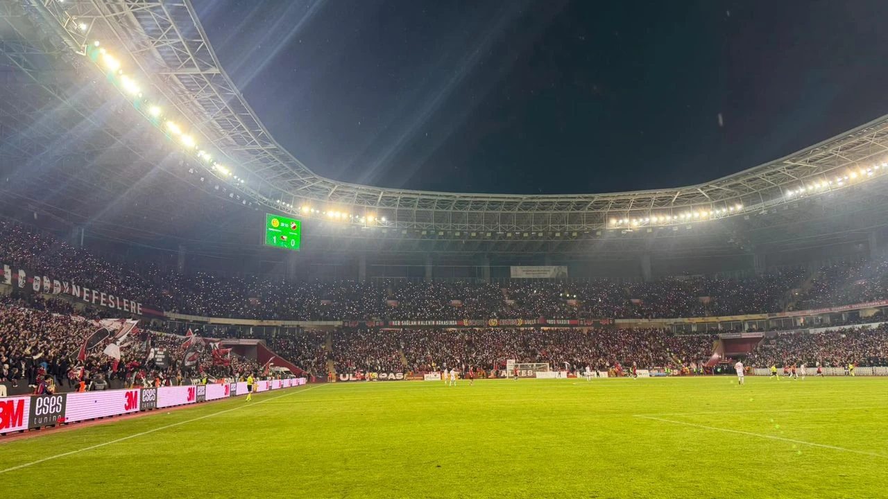 Gündem: Eskişehirspor Taraftarından Büyük Destek Maç Öncesi Hızla Tükenen Biletler