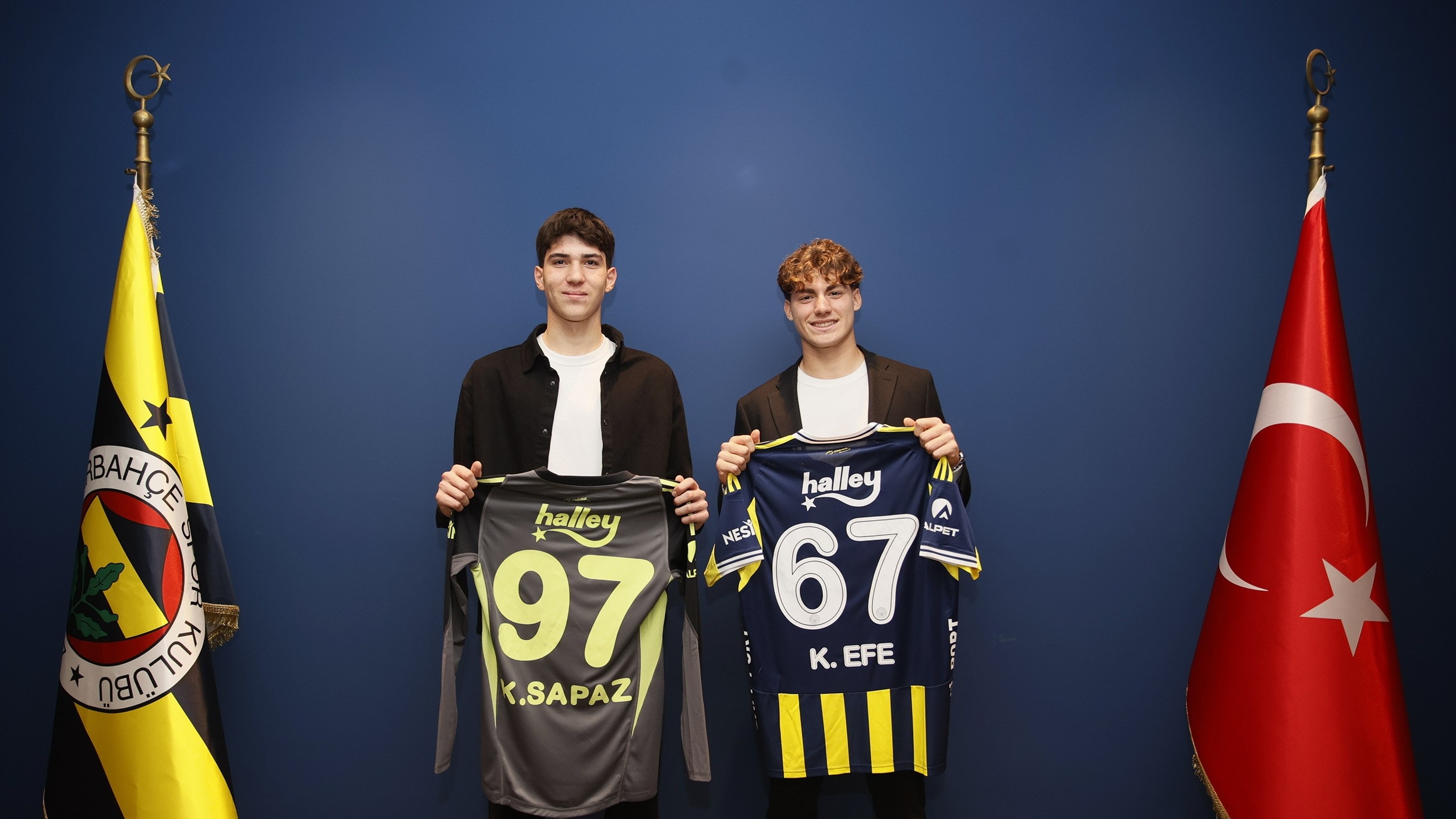 Fenerbahçe Tarihinde İki Yeni İsimle Futbol Kadrosu Güçleniyor! TRTSpor