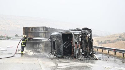 Gaziantep’te TIR Kazası: Araçlarda Yangın Çıktı Kaza Detayları Gaziantep-Şanlıurfa otoyolunda