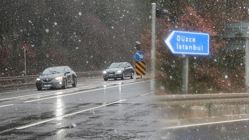 Bolu Dağı’nda Mevsimin İlk Karı Düştü Bolu Dağı’nda Kar Yağışı