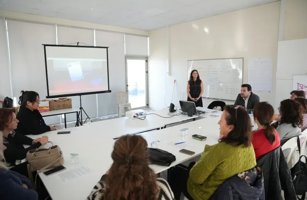 Akhisar Belediyesi’nden Kadın Muhtarlara Eğitim Programı Kadınların Güçlenmesi İçin Önemli