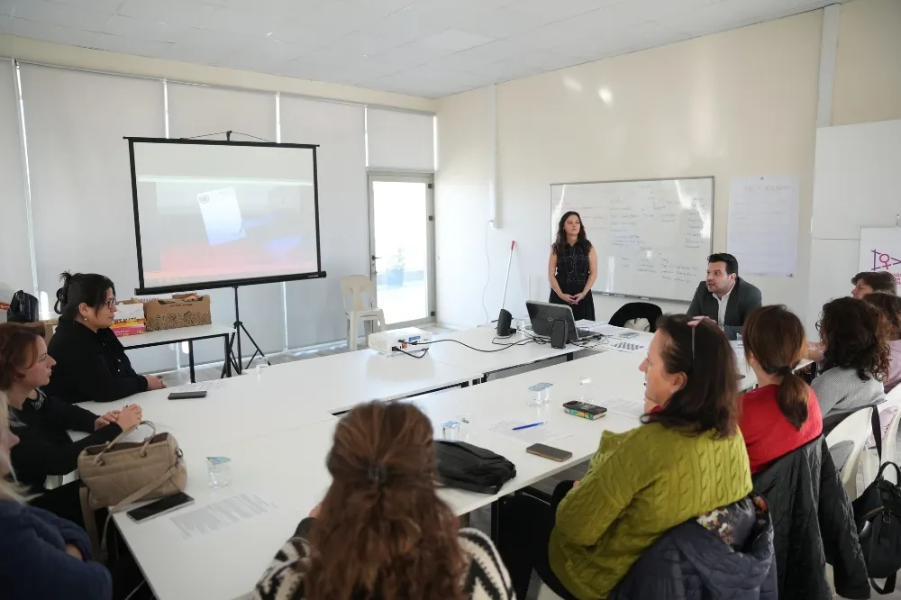 Kadın Muhtarlara Eğitim Gücü: Yeni Müfredatla Geleceği Şekillendiriyoruz Kadin Muhtarlara Egitim Gucu Yeni Mufredatla Gelecegi Sekillendiriyoruz.webp