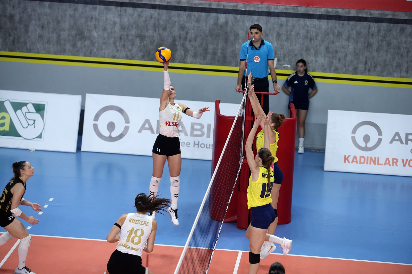Kadinlar 1 Liginde 11 Hafta Arabica Voleybol Maclari Basladi