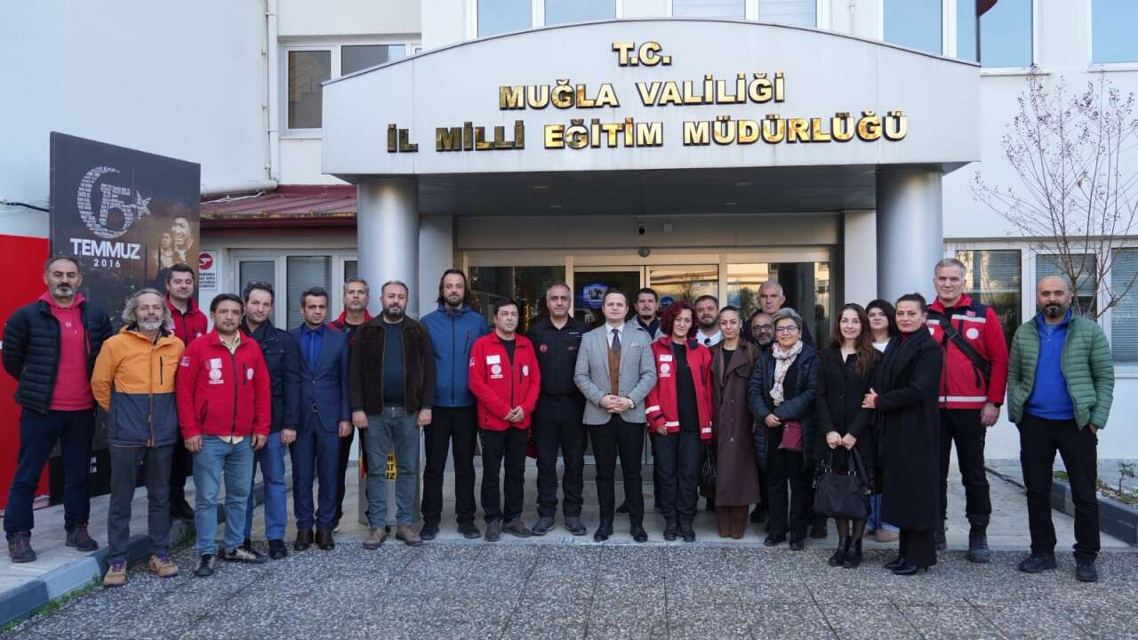 MEB Müfredat, Sınav ve Öğretmen Politikaları İçin Emre Çay'ı Ziyaret Etti Muğla MEB AKUB Ekibinden İl Milli Eğitim Müdürü Emre Çay’a Ziyaret