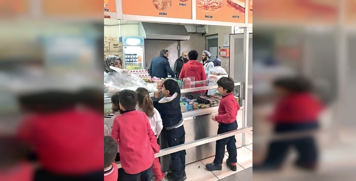 MEB’in Lüks Konferansı, Yoksullukla Mücadele Eden Çocukları Görmezden Geliyor MEB’in