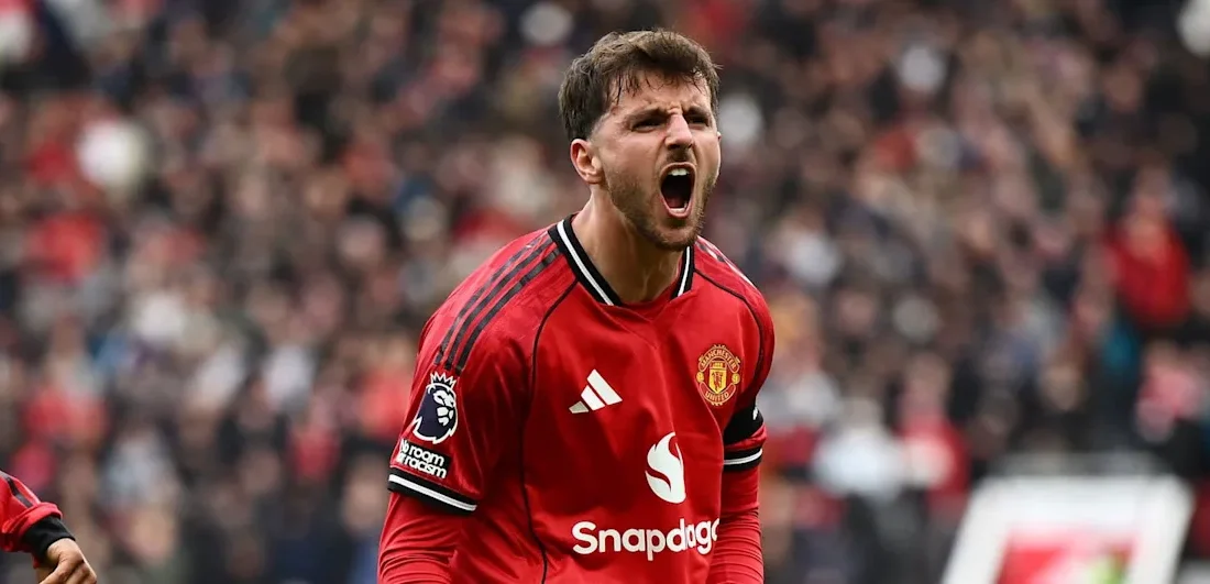 Mason Mount: Teammate Mazraoui Boosts His Performance at Manchester United