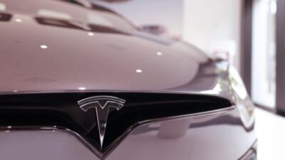 Tesla’nın Değeri: Michael Burry’nin Eleştirileri ve Ekonomik Yansımaları Tesla’nın Aşırı