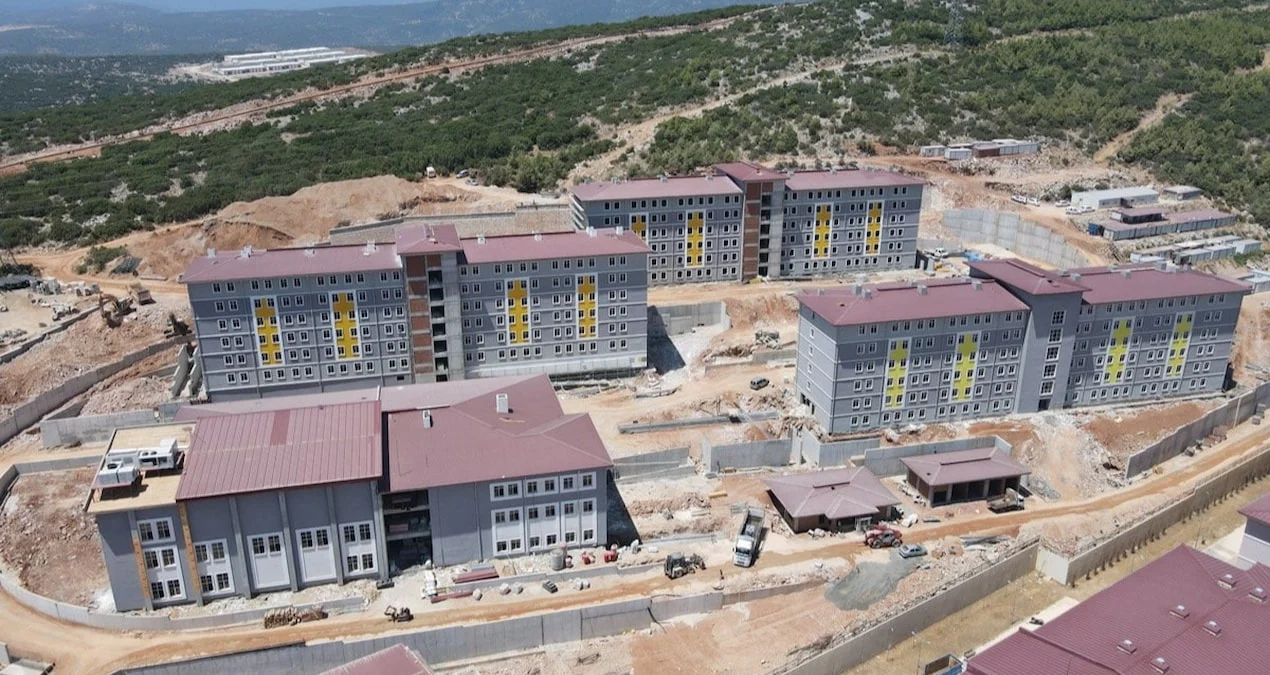 Öğrenci Yurdu, Mezarlık ve Dev Çukur Üzerine Tercih Şoku! Ogrenci Yurdu Mezarlik ve Dev Cukur Uzerine Tercih Soku