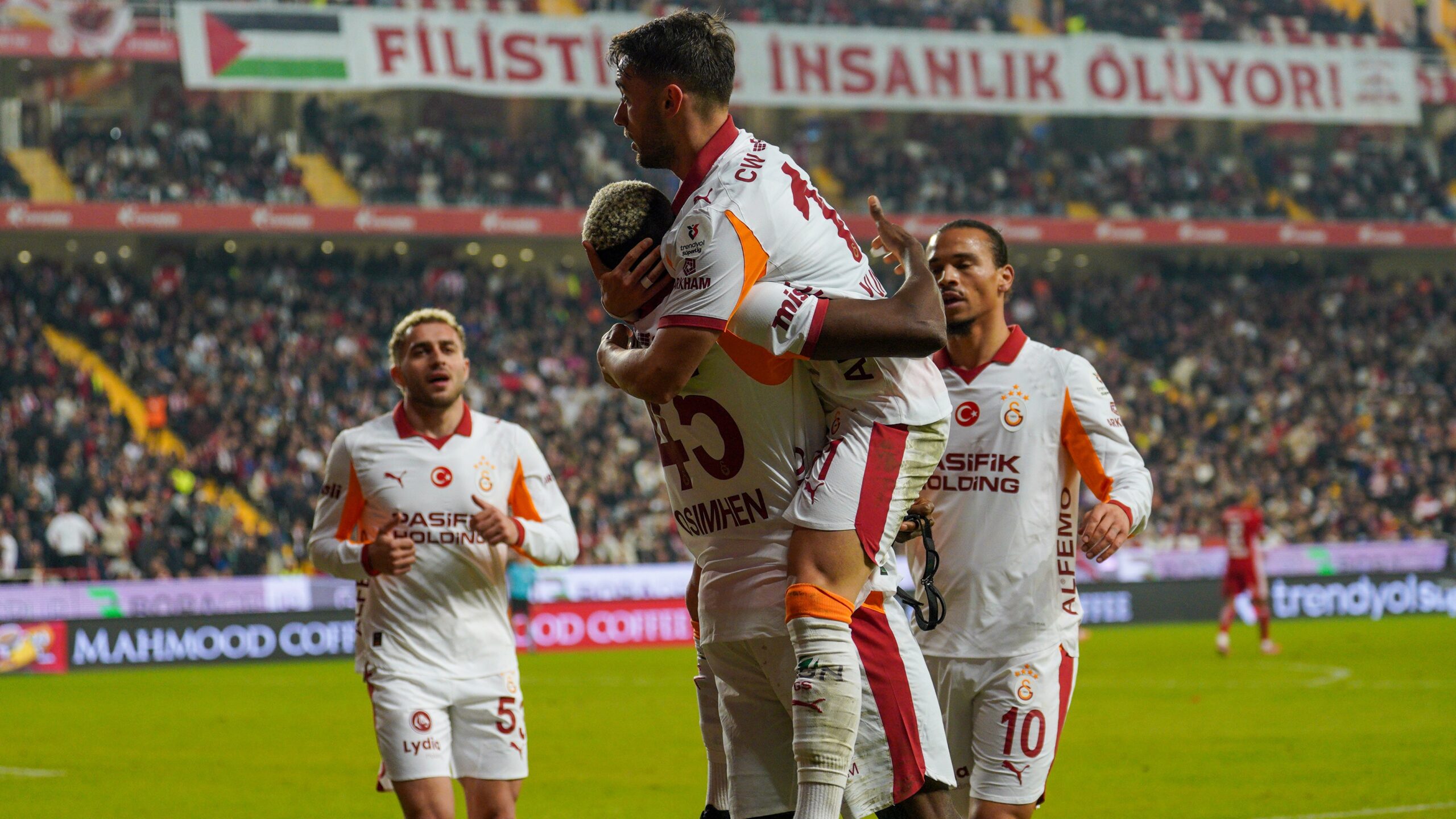 Sane İle Maç Sonrası İletişimimiz Transfer İçin Puan Kazandırıyor! TRTSpor