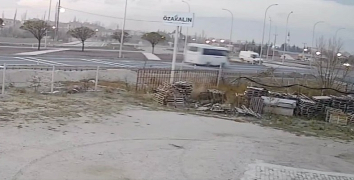 Bolvadin’de Öğrenci Servisi Kazası: 18 Yaralı Kaza Anının Detayları Afyonkarahisar’ın