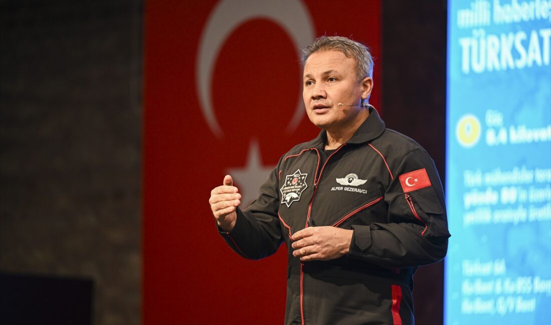 Türkiye’nin Uzaya Çıkan İlk Astronotu Alper Gezeravcı, üniversite Öğrencileriyle Buluştu