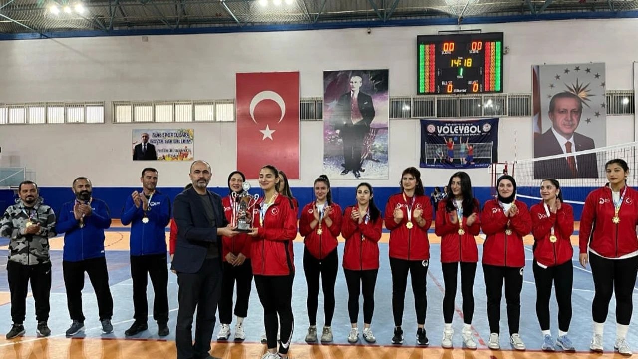 Voleybol Türkiye Şampiyonası 2023: Üniversiteler Arası Rekabet Türkiye üniversite Sporları