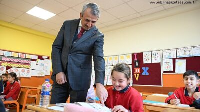 Gündem: Edirne Valisi Sezer’den Cumhuriyet İlk ve Ortaokulu’na Ziyaret Eğitimde