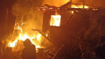 Adana’da Yangın: Ev Kullanılamaz Hale Geldi, Okul Lojmanı Hasar Gördü