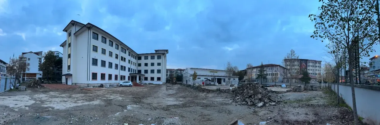 Yeni Okul Binasında Tatil Coşkusu: Veli Toplantıları ve Sınavlar! Yeni binada sona geliniyor